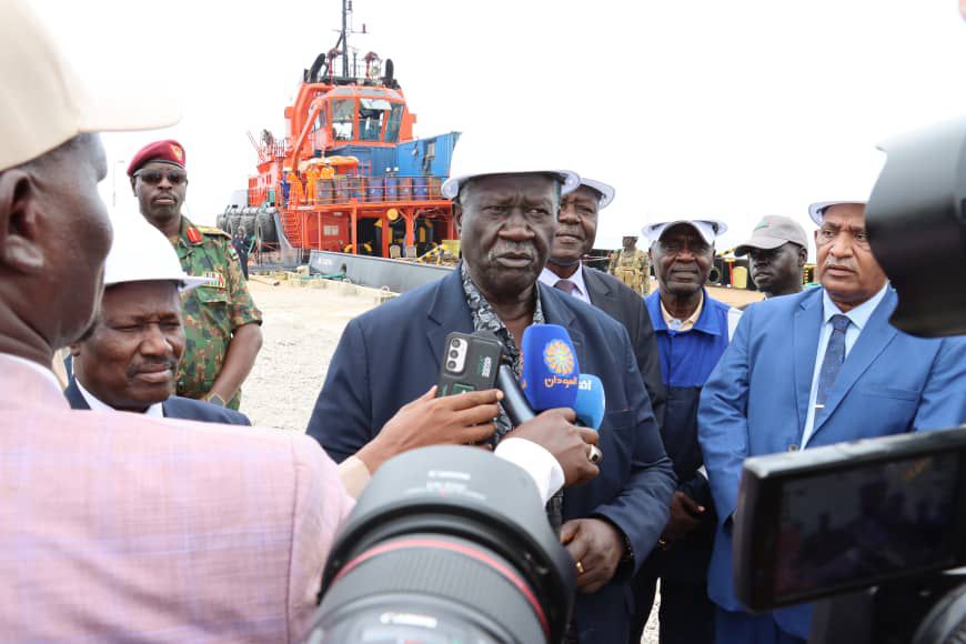 السودان – صوت الشعب نيوز :   عقار يؤكد عزم الحكومة علي إزالة العقبات التي تواجه نقل نفط دولة الجنوب عبر الأراضي السودانية