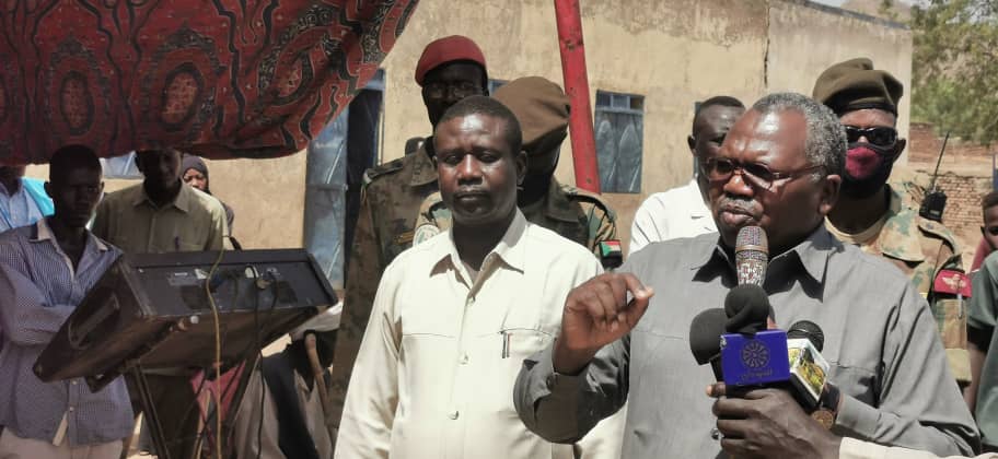 السودان – صوت الشعب نيوز – :  *والى جنوب كردفان يدشن مشروع حماية الأطفال النازحين لعدد 966 أسرة* .