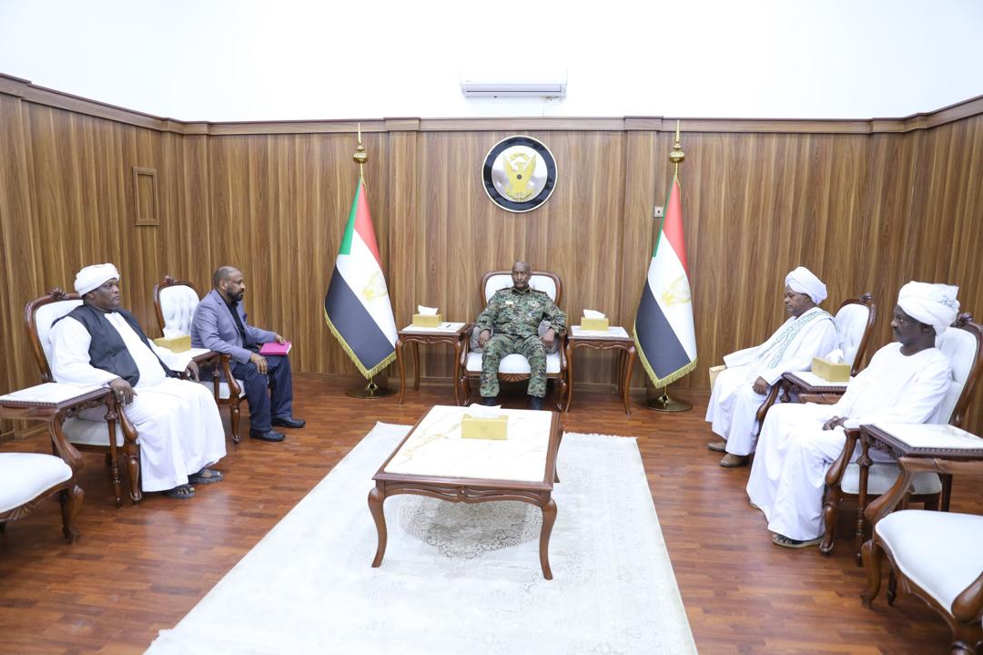 رئيس مجلس السيادة القائد العام للقوات المسلحة يلتقي وفد المجلس الأعلى لقبائل الكواهلة بالسودان*