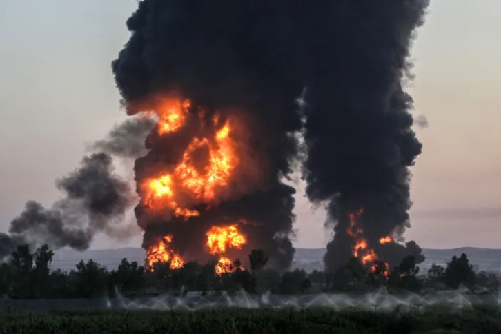 إستمرار إشتعال الحرائق بمصفاة الخرطوم ونفاد مواد الإطفاء لدى الدفاع المدني