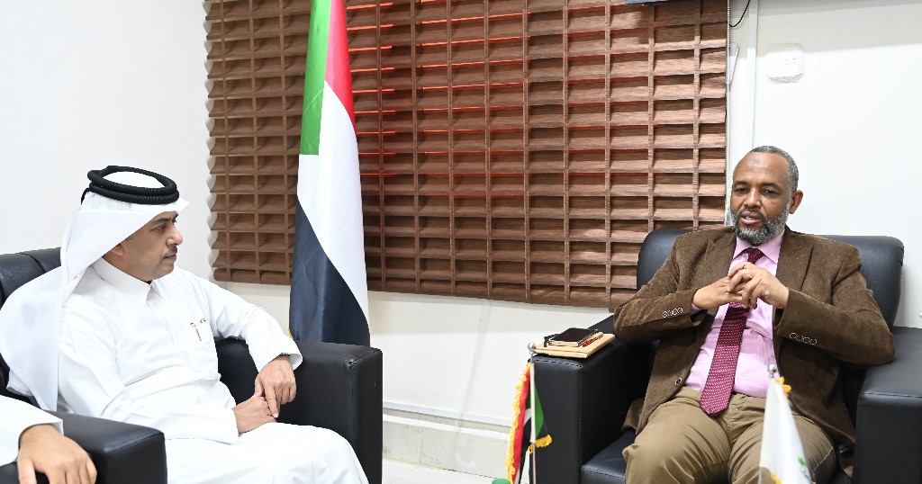 وزير الصحة الإتحادي يلتقي سفير قطر بالسودان*