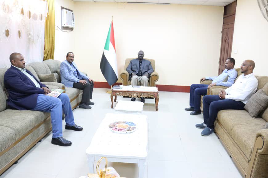 عقار يمتدح أداء وإنجازات الصندوق القومي للتأمين الصحي* 