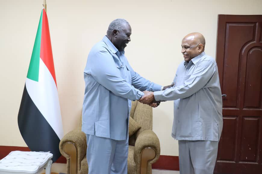 عقار يتلقى تنوير بشأن هيكلة قطاعي النفط والكهرباء*