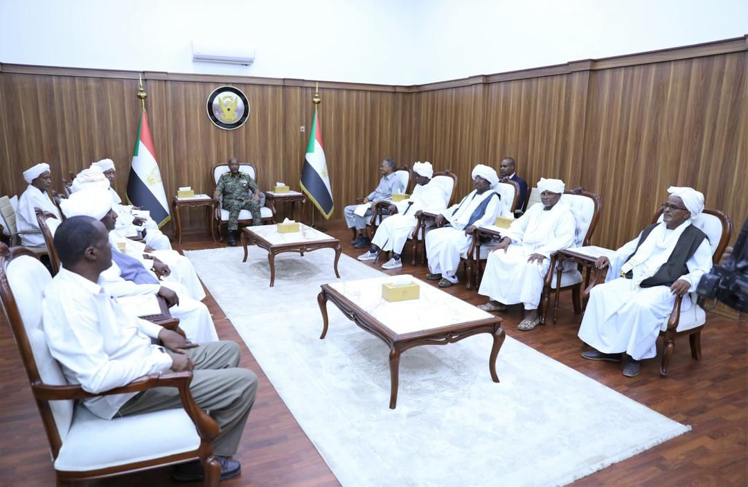 رئيس مجلس السيادة القائد العام للقوات المسلحة يلتقي وفد الإدارة الأهلية بولاية سنار* 