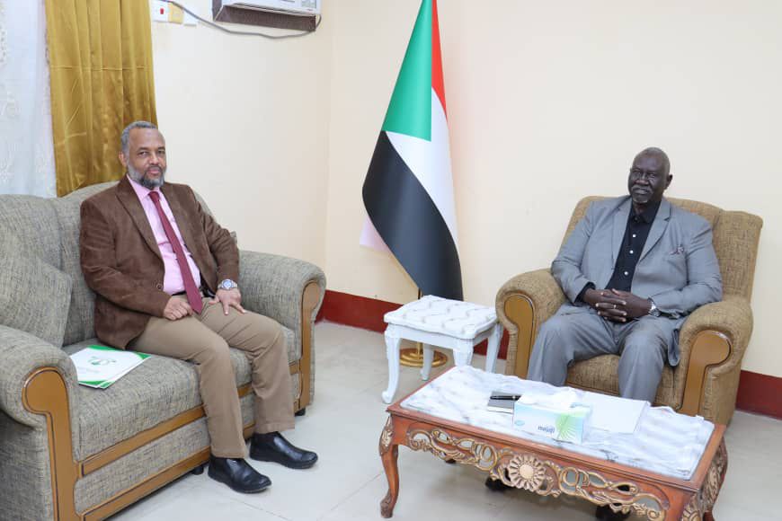 عقار يطلع على الوضع الصحي بالبلاد وجهود وزارة الصحة في مكافحة الاوبئة والأمراض*