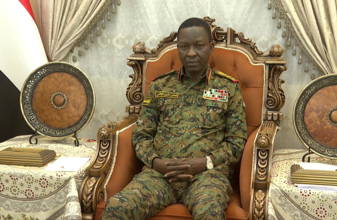 السودان – “صوت الشعب نيوز” :  *تنسيقية الحوازمة تؤكد ل”كباشي” وقوفها جنباََ الي جنب مع القوات المسلحة لمواجهة المؤامرات التي تستهدف السودان في أمنه وإستقراره*