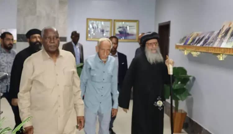 السودان – “صوت الشعب نيوز”:  *مدير جهاز المخابرات العامة يكرم الرمز الاعلامي نبيل غالي*