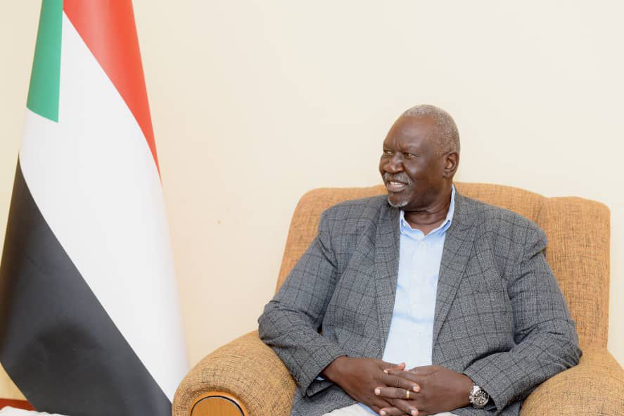 السودان – “صوت الشعب نيوز”:  * *عقار يطلع على جهود وزارة التعليم العالي والبحث العلمي في توفيق أوضاع الطلاب السودانيين* 