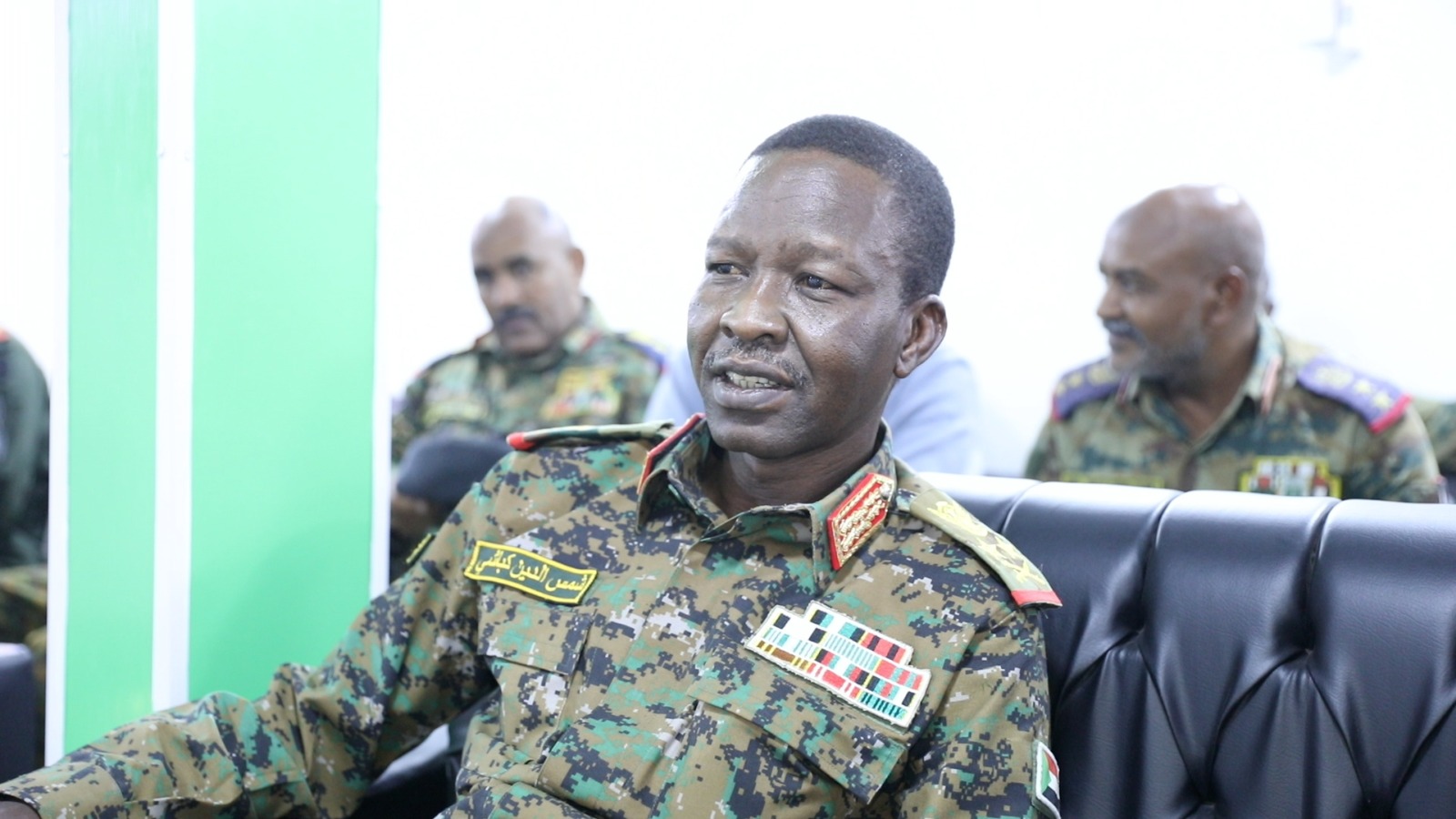 ” كباشي” يتلقى تنويراََ حول مجمل الأوضاع الأمنيه بالمنطقه الشرقيه وسير العمليات العسكريه