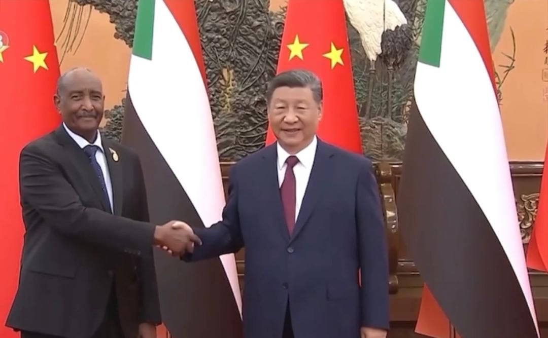 الرئيس الصيني يستقبل رئيس مجلس السيادة القائد العام للقوات المسلحة الفريق أول ركن عبدالفتاح البرهان