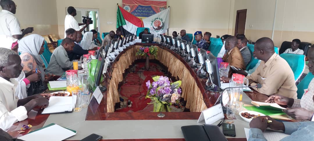 للجنة العليا للطوارئ وإدارة الأزمات تُقيِم تجربة توزيع المساعدات الإنسانية