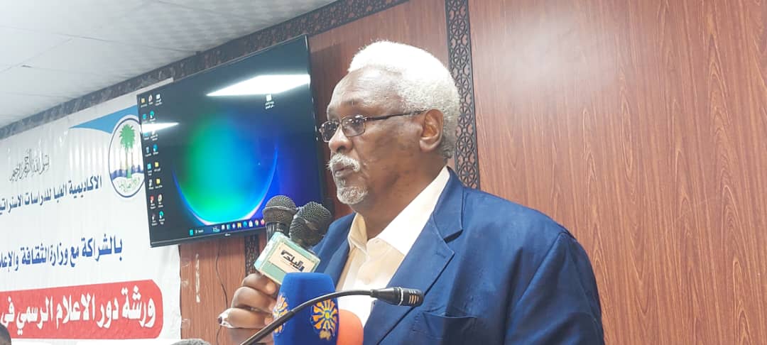 “والي نهر النيل” لدي مخاطبته ورشة الاعلام الرسمي يؤكد علي اهمية ودور الاعلام باعتباره المرشد