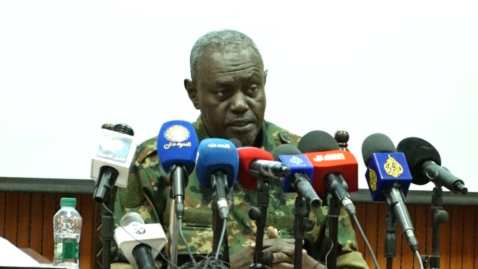 السودان – “صوت الشعب نيوز”:  *”والي الخرطوم” : الجيش متقدم في كل محاور القتال بالولايه والخلايا النائمه تؤخر حسم المعارك*