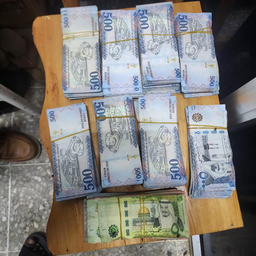 السودان -“صوت الشعب نيوز”: جمارك مطار بورتسودان تحبط تهريب (450) ألف ريال سعودي كانت مخبأة بمعلبات لبن مجفف