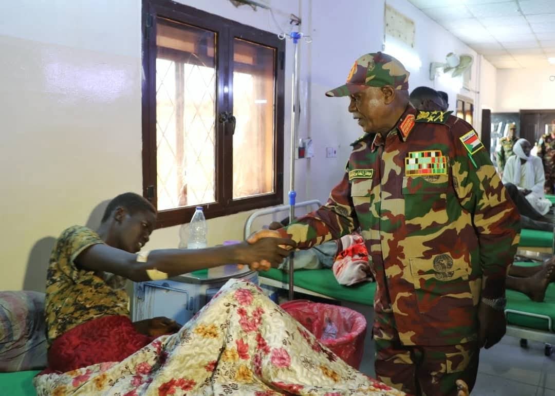 جولة ميدانية لمدير المخابرات بالخرطوم تشمل جرحي ومصابي العمليات وشركة «زادنا»*