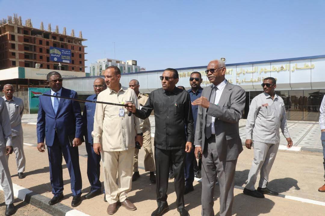 السودان – “صوت الشعب”: *رئيس الوزراء يتفقد مطار الخرطوم الدولي*   