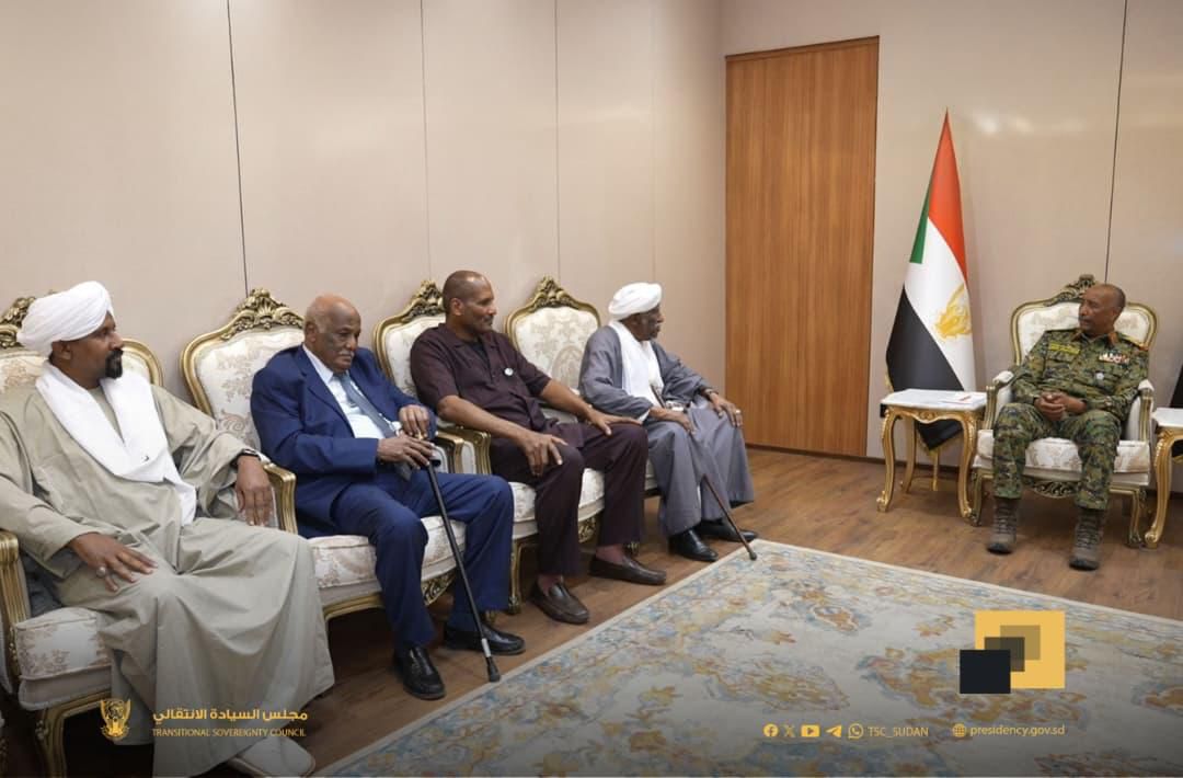 السودان – “صوت الشعب” : *رئيس مجلس السيادة يتسلم وثيقة عهد وميثاق من كيان الأنصار*