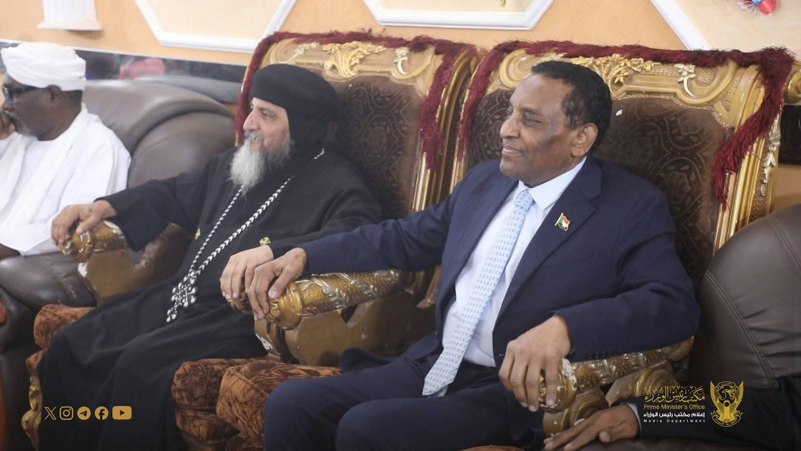 السودان – “صوت الشعب”: *”رئيس الوزراء” يلتقى بعدد من المواطنين الأقباط بكنيسة العذراء بأمدرمان*