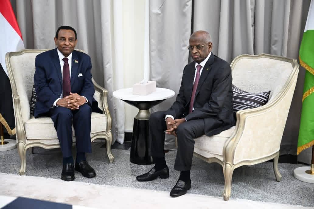 السودان – “صوت الشعب”: *”رئيس الوزراء” يعقد جلسة مباحثات ثنائية مع نظيره الجيبوتي*