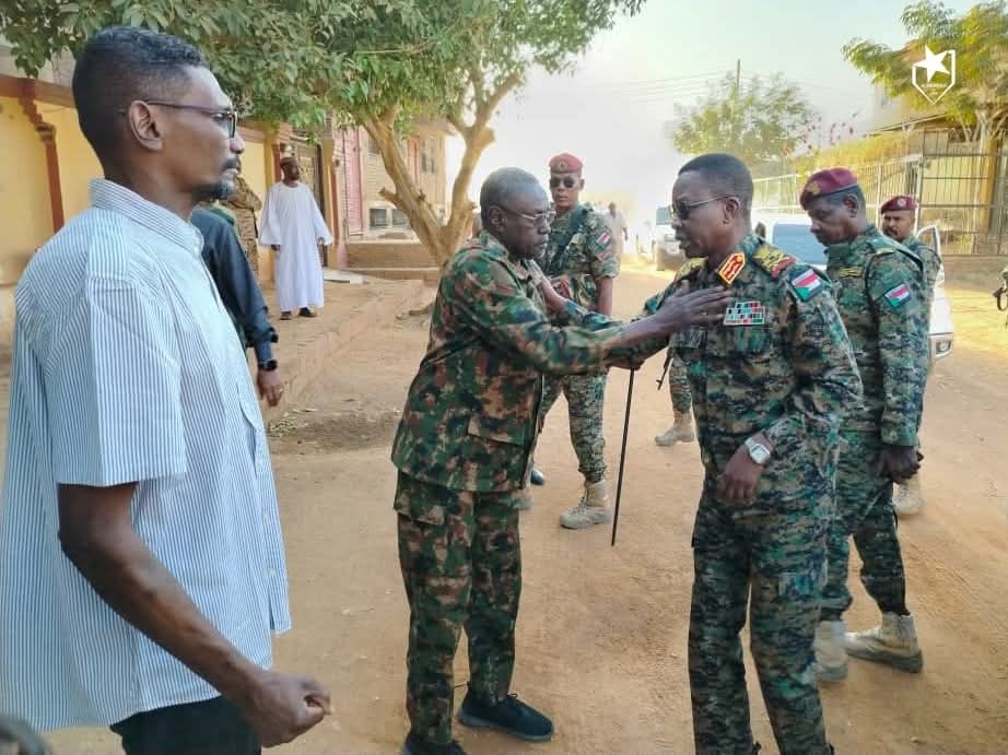 السودان – “صوت الشعب”: *”كباشي” يقدم تعازي مجلس السياده في فقيد الرياضه الكابتن سليمان عبدالقادر*