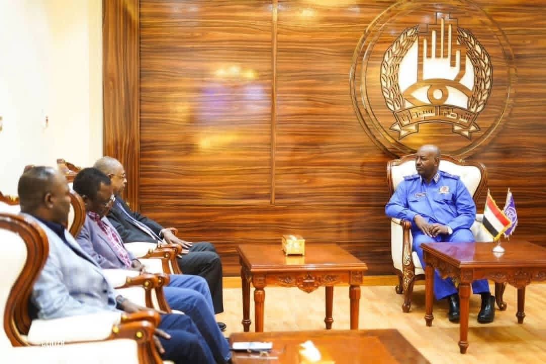 السودان – “صوت الشعب”: *المدير العام لقوات الشرطة يلتقى رئيس إتحاد كرة القدم السودانى*