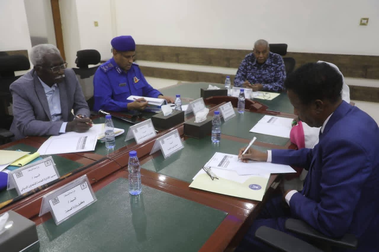 السودان – “صوت الشعب”: *”وزير الداخلية” يترأس إجتماع الالية الوطنية لحماية المدنيين*