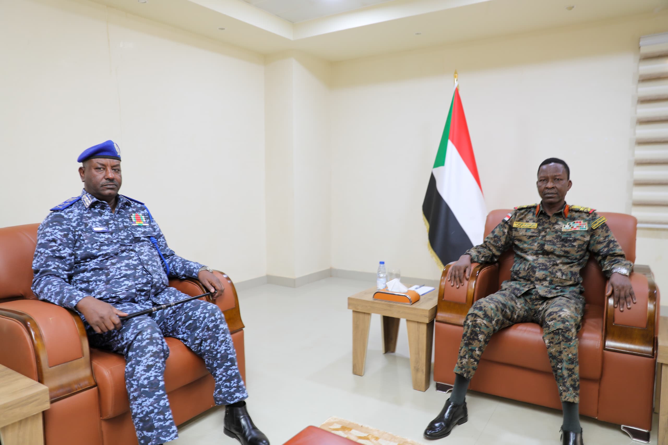 السودان – “صوت الشعب”:  *”كباشي يطلع على الأوضاع الأمنية ويشيد بجهود الشرطه في تأمين الخرطوم*