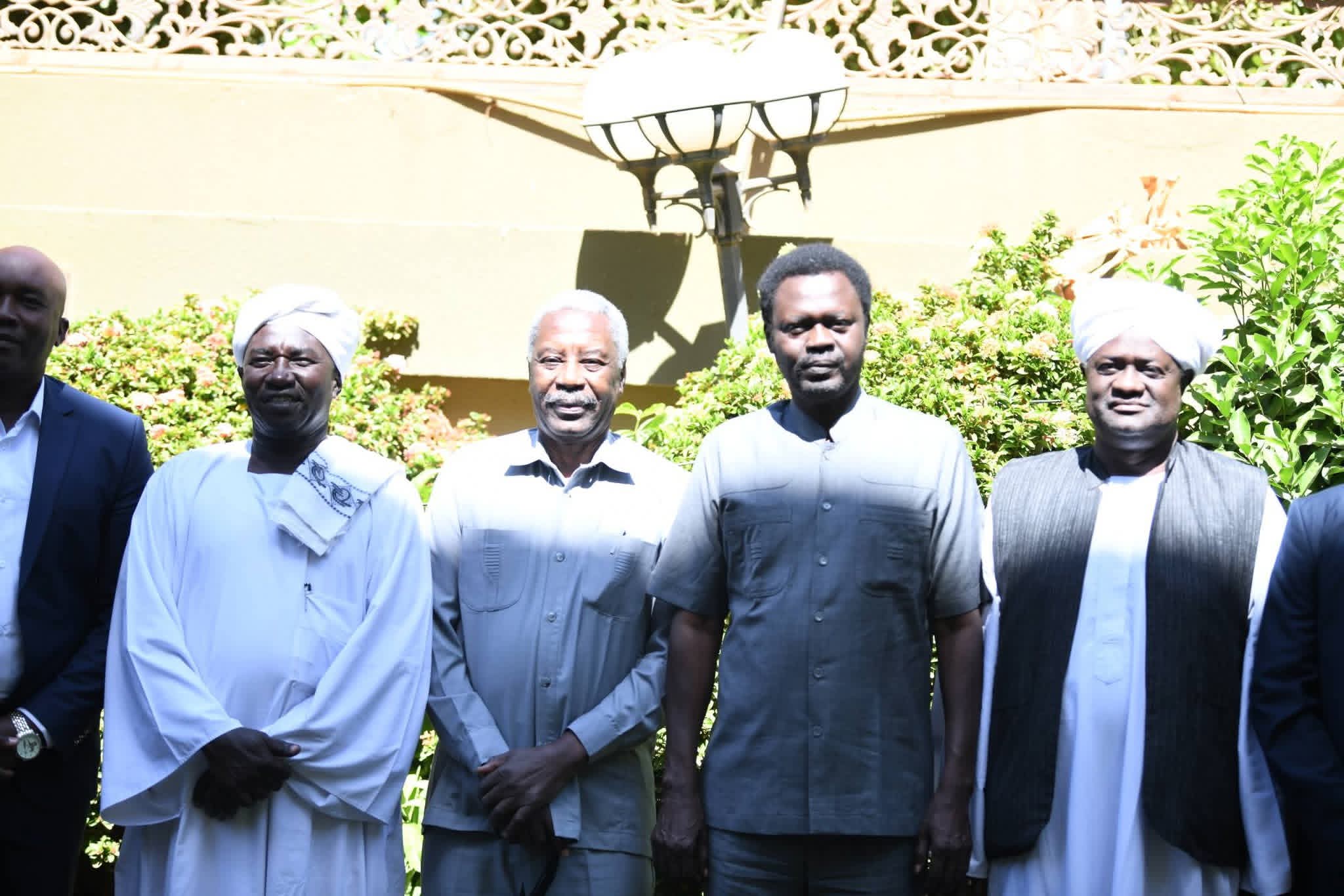 السودان – “صوت الشعب”: *وفد جبال النوبة يثني على دور حاكم دارفور في المساهمة برفع حصار كادقلي والدلنج*