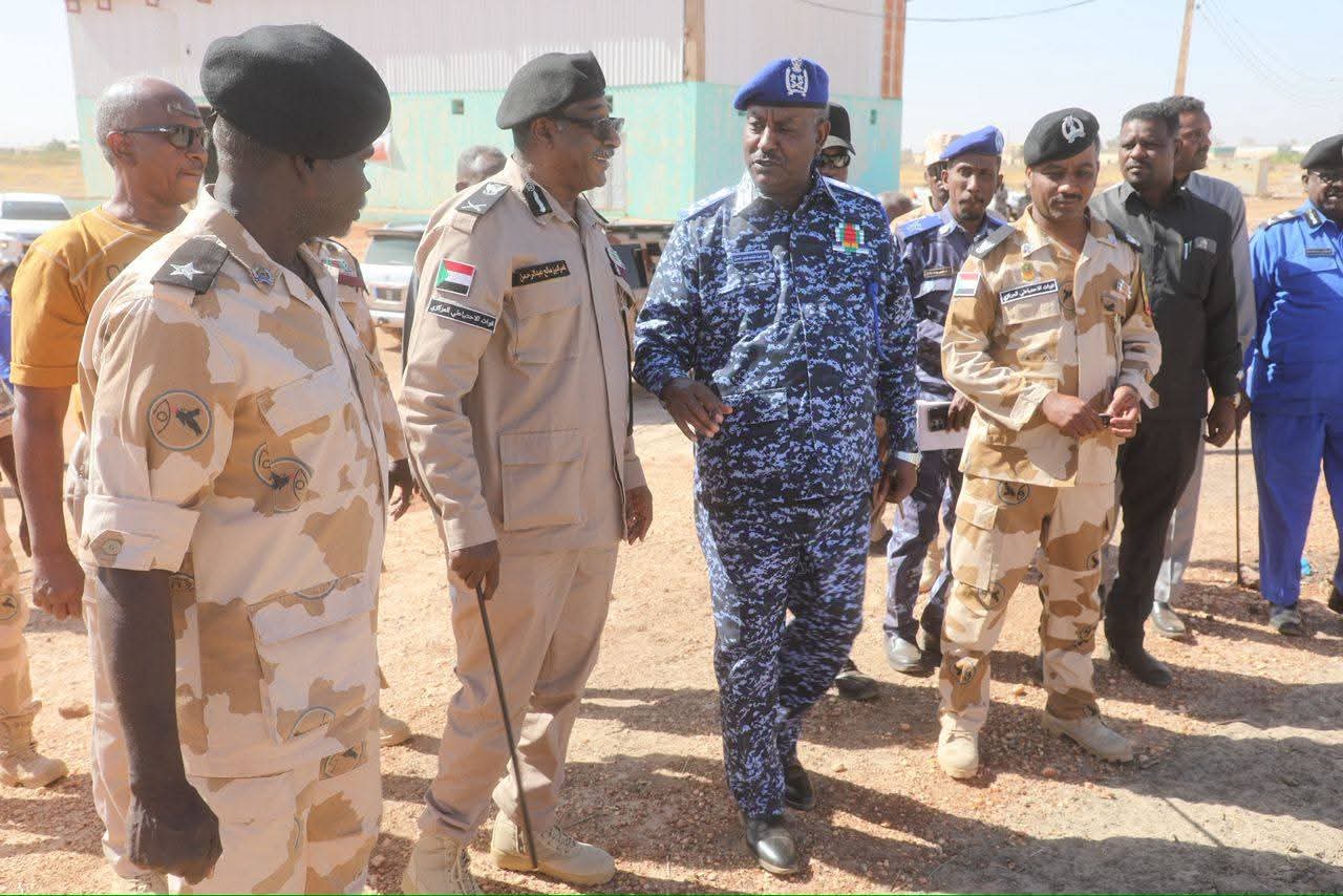 المدير العام لقوات الشرطة” يتفقد سير العمل بقيادة قوات الإحتياطى المركزى والمشروعات الهندسية ومشروعات الخدمات الإجتماعية*