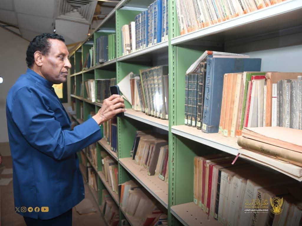 السودان – “صوت الشعب”: *”رئيس الوزراء” يتفقد دار الوثائق والمكتبة القومية والمتحف القومي*
