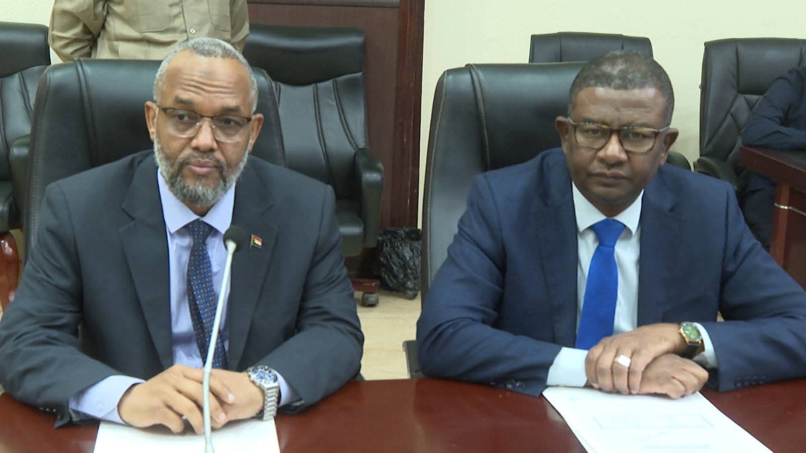 السودان – “صوت الشعب”: *رئيس الوزراء يترأس إجتماع اللجنة العليا لتهيئة البيئة المناسبة لعودة المواطنين لولاية الخرطوم*