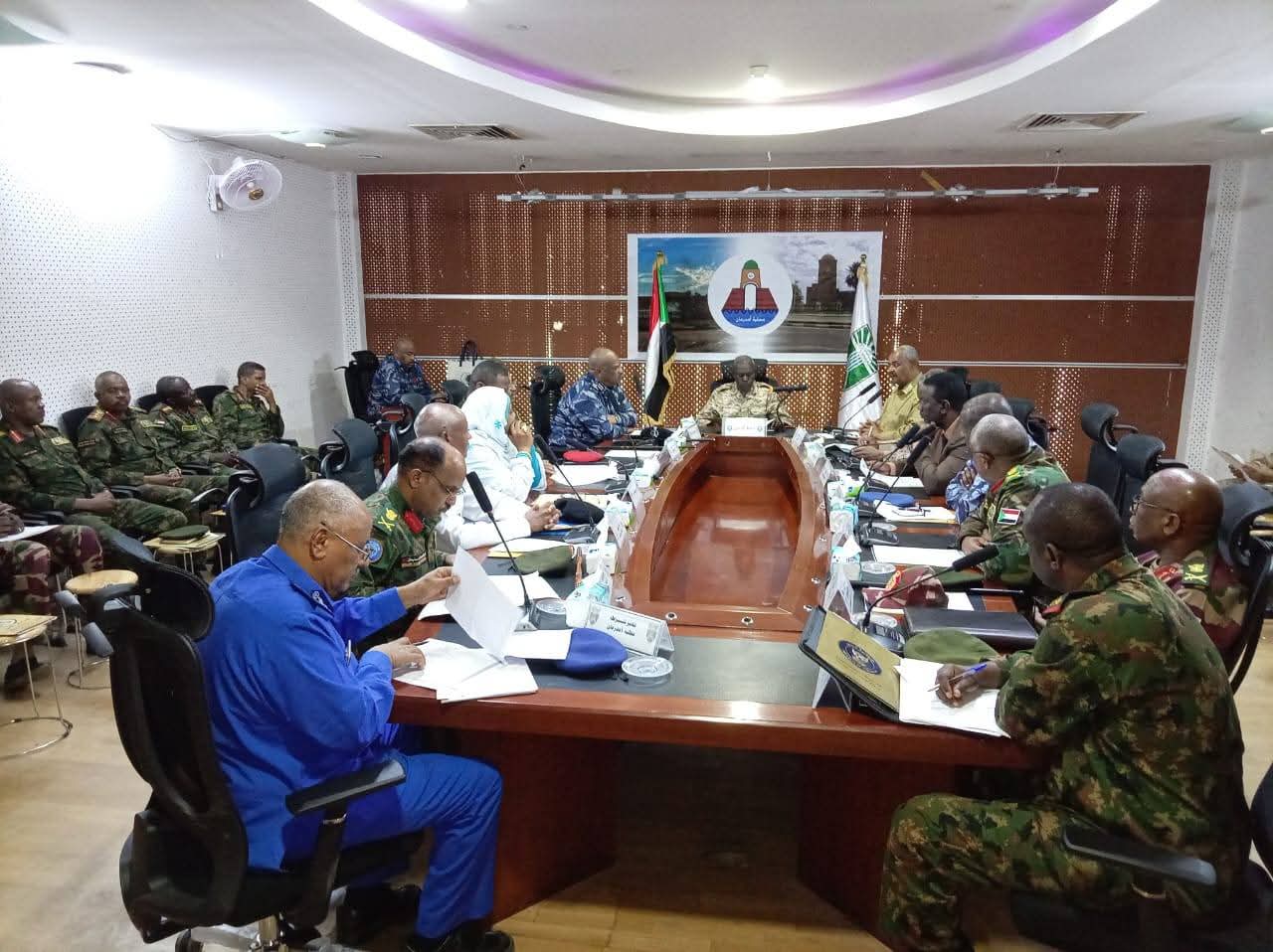 السودان – “صوت الشعب”: *لجنة أمن ولاية ولاية تصدر عددا من الموجهات الداعمة لتأمين محلية أمدرمان وتقف على العمليات الكبيرة التي نفذتها مكونات اللجنة*