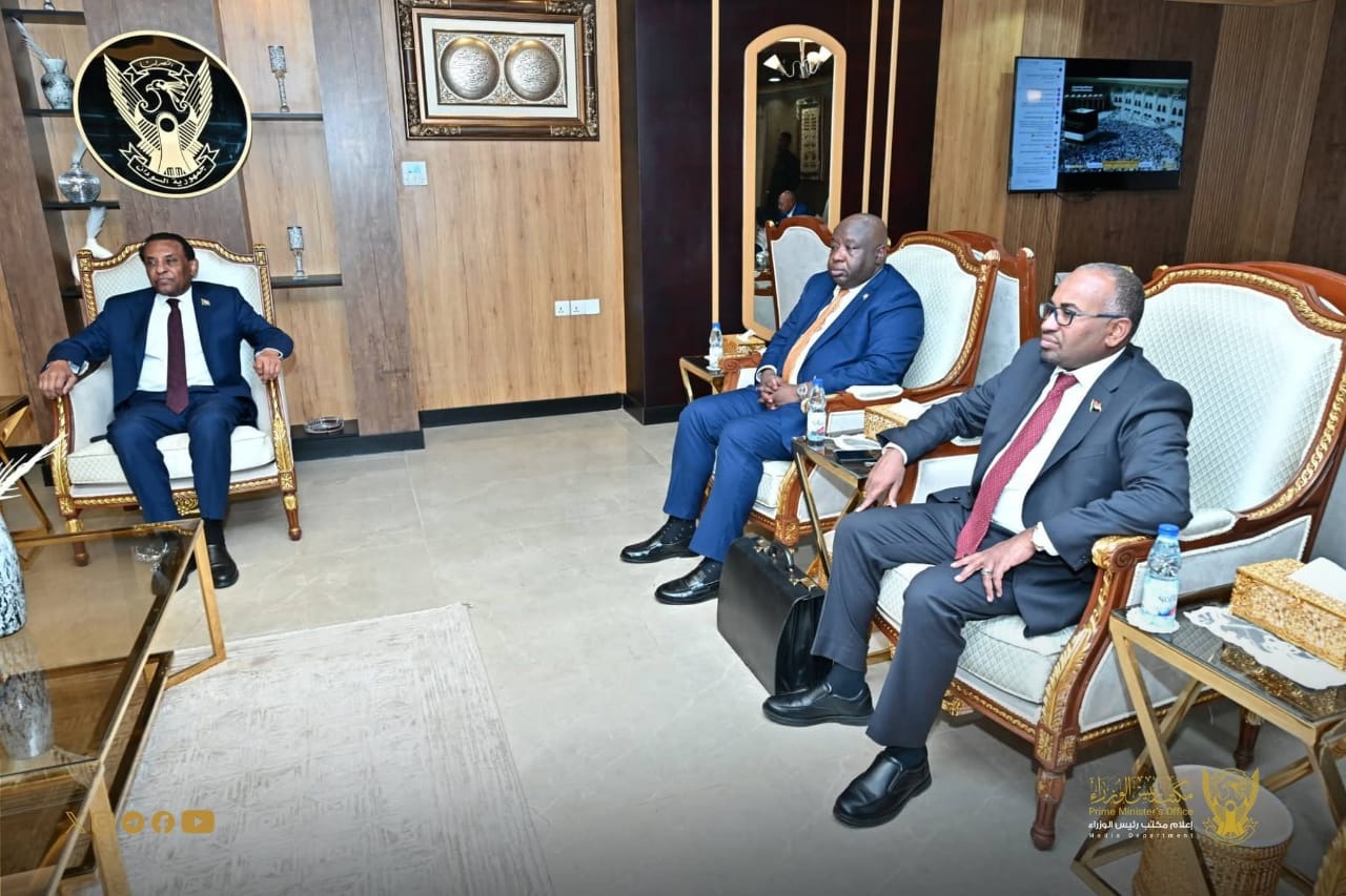 السودان – “صوت الشعب”: *رئيس الوزراء يوجه بتسهيل إجراءات المسافرين بمطار بورتسودان*